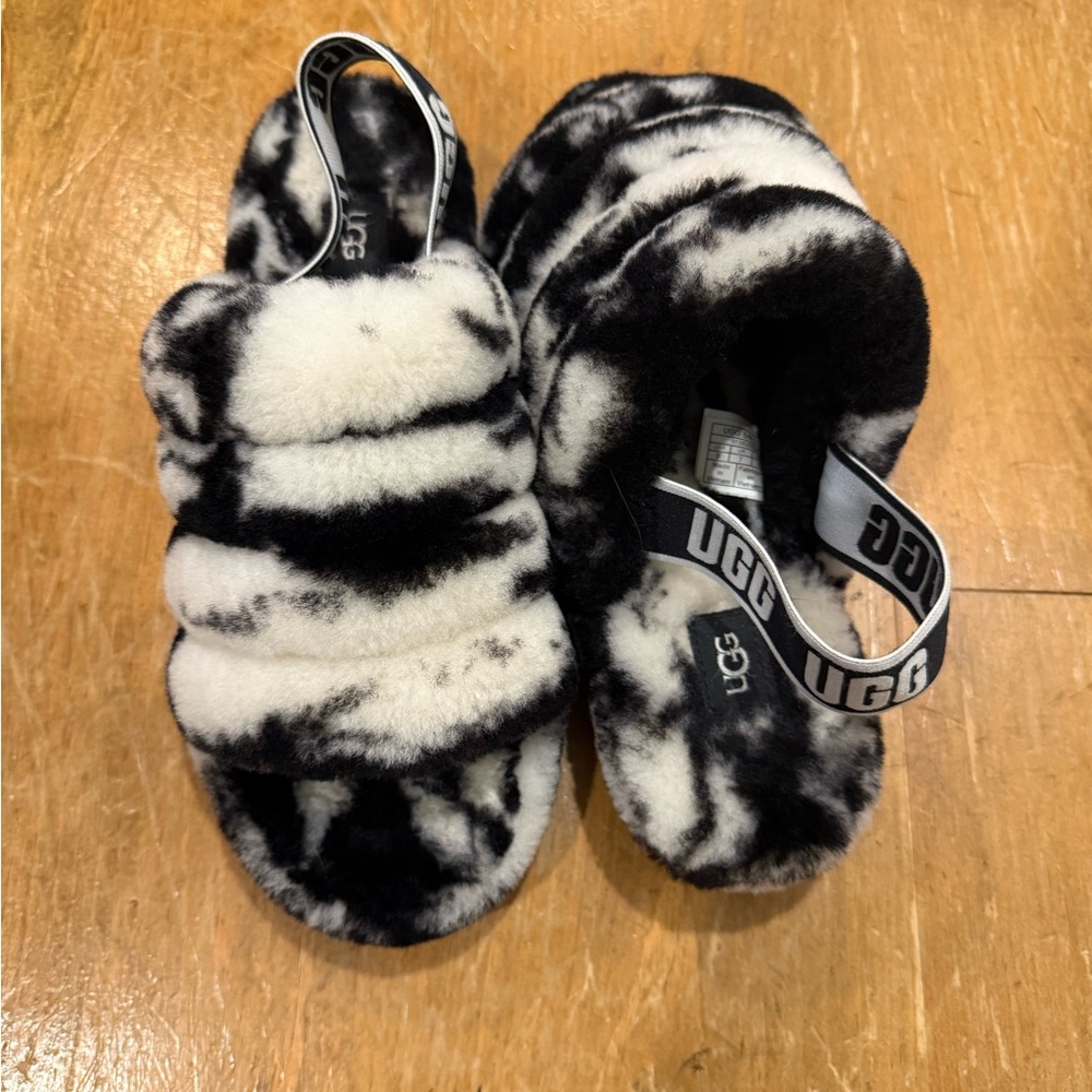 UGG fluffy slides